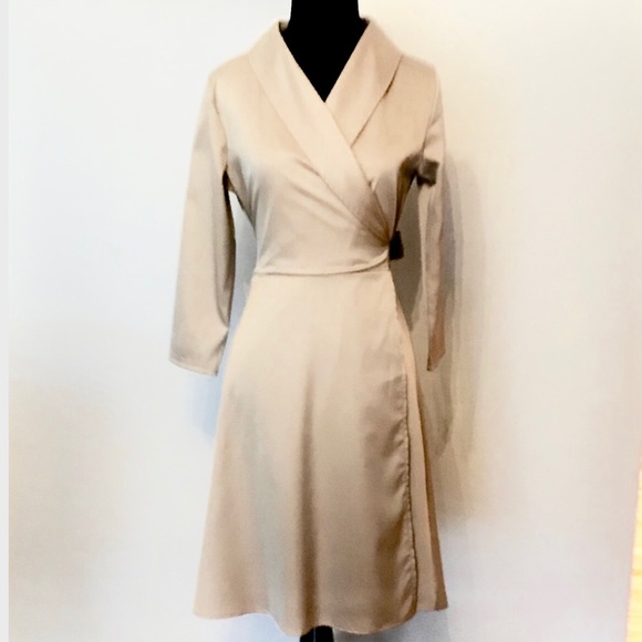 Chic Wrap Dress - Picture 4 of 7